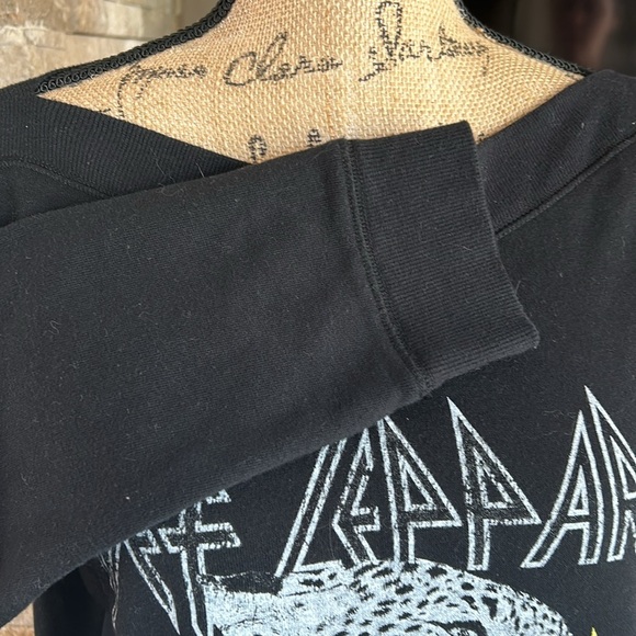 Def Leppard black graphic leopard boatneck sweatshirt rock band sweatshirt - Picture 3 of 16